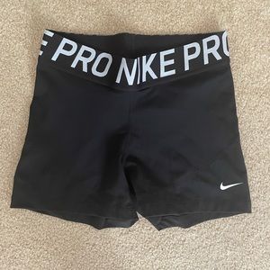 Nike Pro Tight Fit, 3” Spandex. MEDIUM